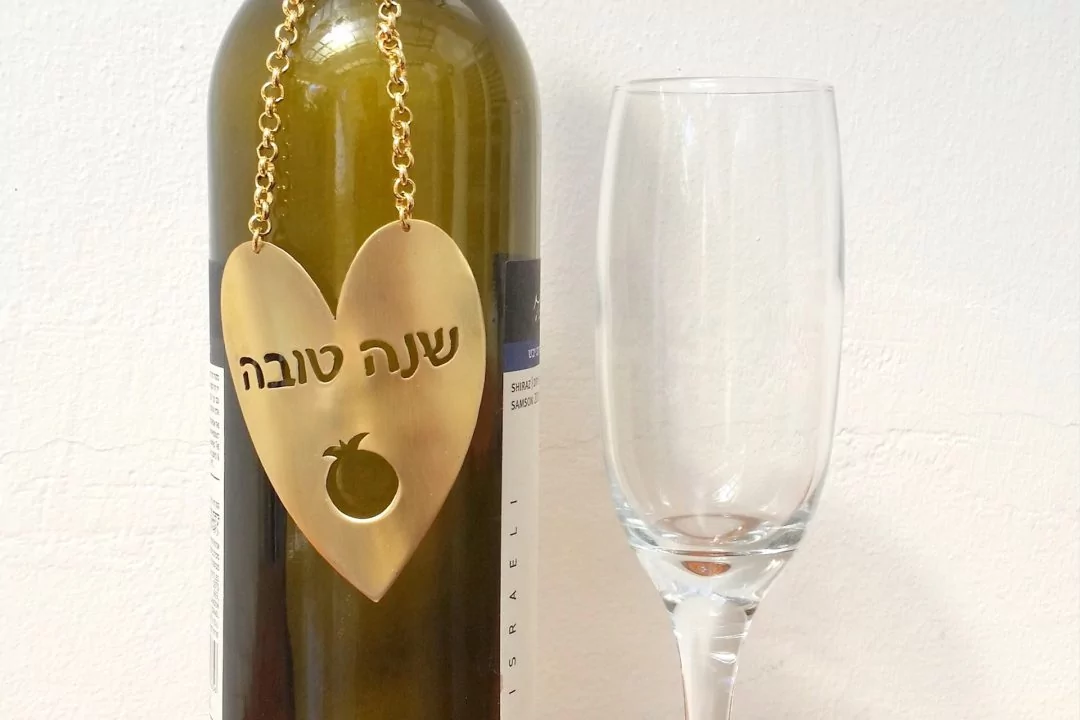 קישוט לבקבוק יין שנה טובה