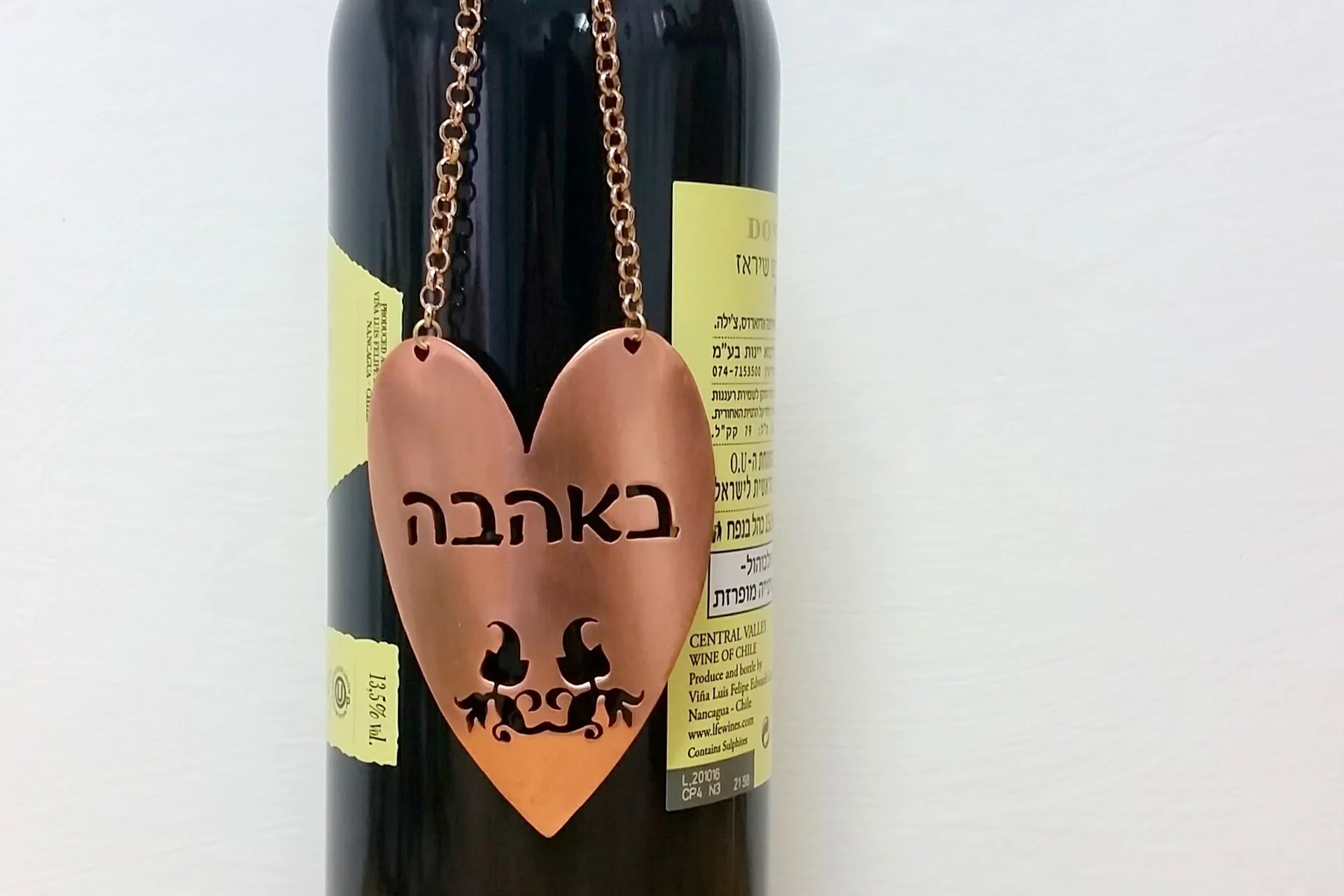 קישוט לבקבוק יין באהבה